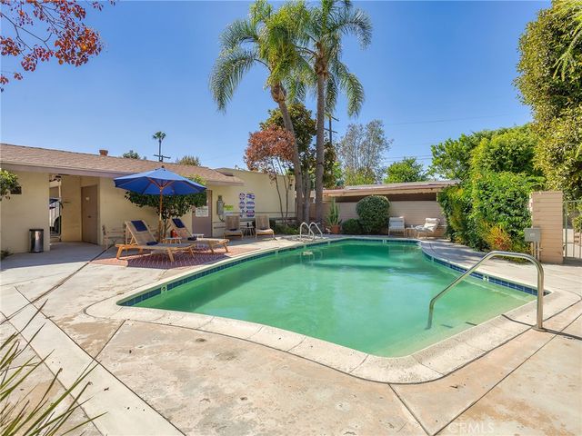 10240 Camarillo Street 208, Toluca Lake, CA 91602
