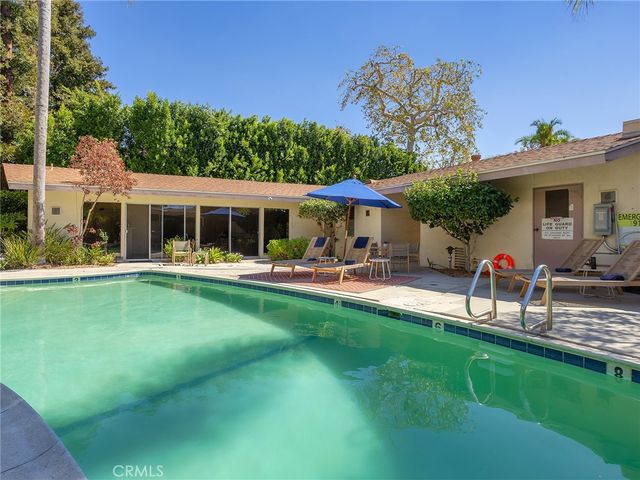 10240 Camarillo Street 208, Toluca Lake, CA 91602