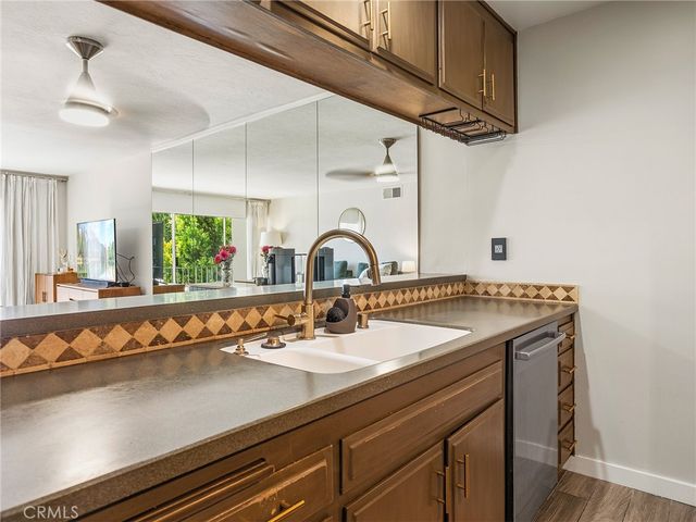 10240 Camarillo Street 208, Toluca Lake, CA 91602