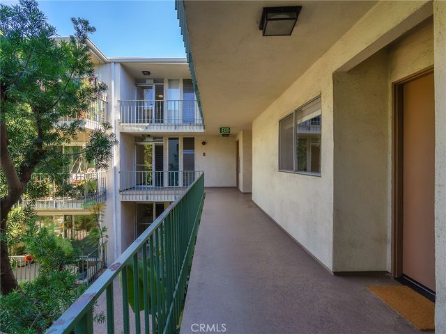10240 Camarillo Street 208, Toluca Lake, CA 91602