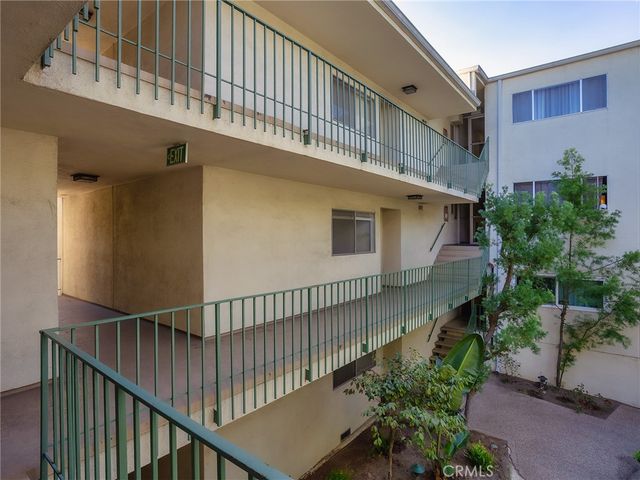 10240 Camarillo Street 208, Toluca Lake, CA 91602