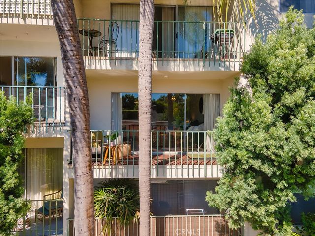 10240 Camarillo Street 208, Toluca Lake, CA 91602