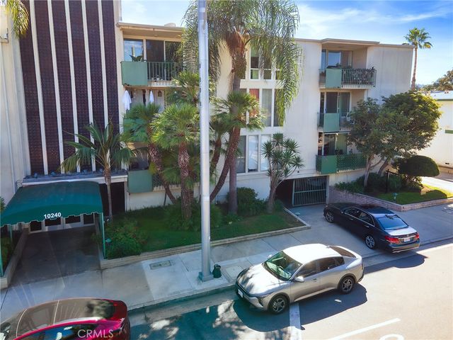 10240 Camarillo Street 208, Toluca Lake, CA 91602