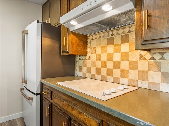 10240 Camarillo Street 208, Toluca Lake, CA 91602