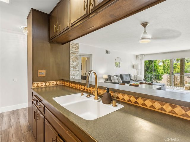 10240 Camarillo Street 208, Toluca Lake, CA 91602