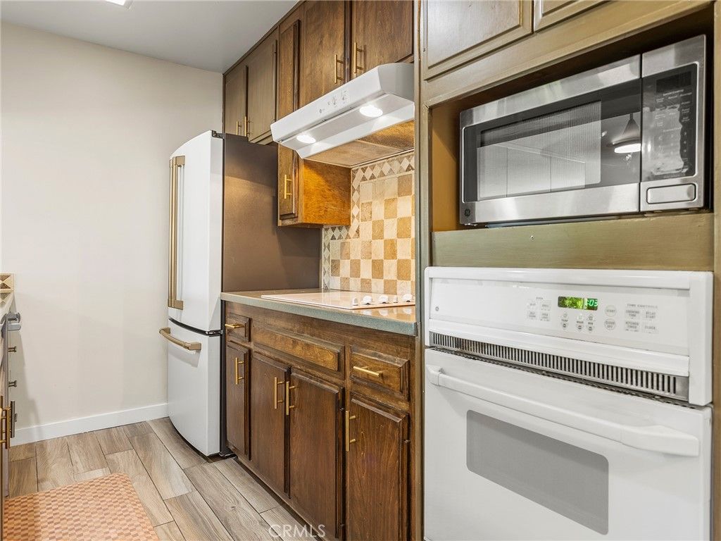 10240 Camarillo Street 208, Toluca Lake, CA 91602 — photo 4