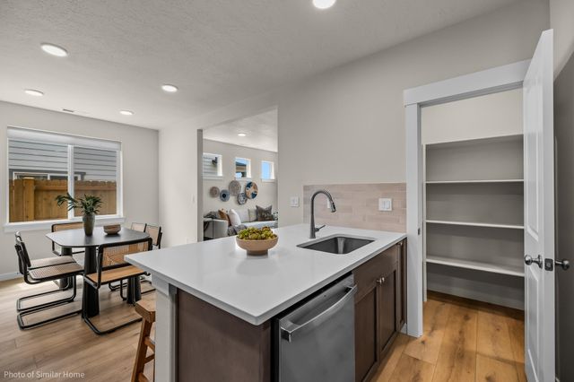 8715 N Hemlock Rd, Spokane, WA 99208