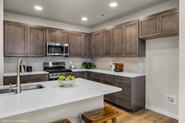8715 N Hemlock Rd, Spokane, WA 99208