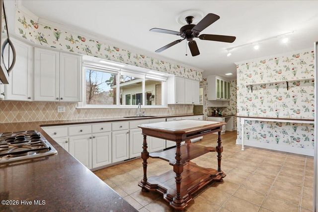 1602 Greenbriar Road, Kinston, NC 28504