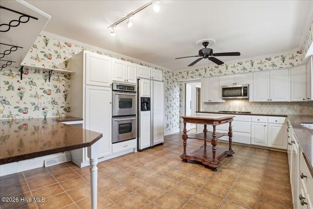 1602 Greenbriar Road, Kinston, NC 28504