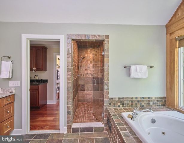 941 MT EYRE RD, Washington Crossing, PA 18977