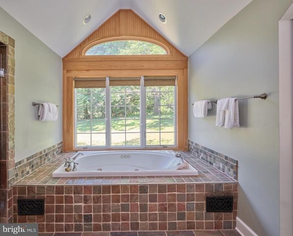 941 MT EYRE RD, Washington Crossing, PA 18977