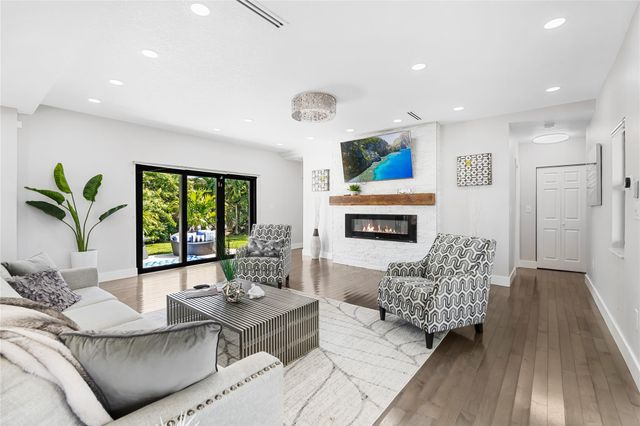 2301 E Las Olas Blvd, Fort Lauderdale, FL 33301