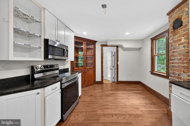 12707 FURNACE MOUNTAIN RD, Lovettsville, VA 20180
