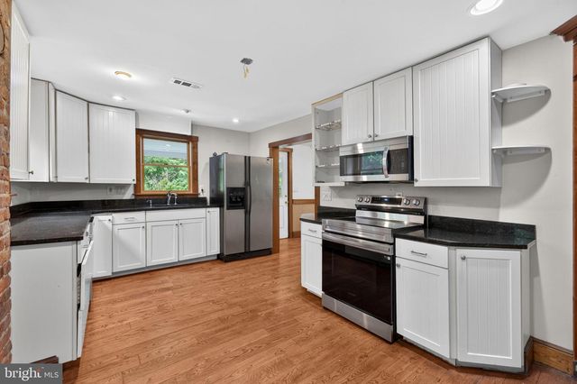 12707 FURNACE MOUNTAIN RD, Lovettsville, VA 20180