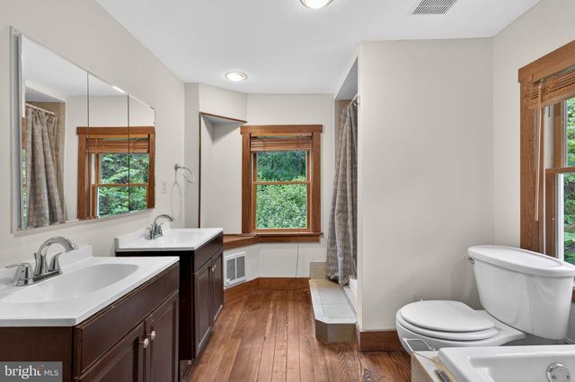 12707 FURNACE MOUNTAIN RD, Lovettsville, VA 20180