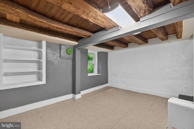 12707 FURNACE MOUNTAIN RD, Lovettsville, VA 20180