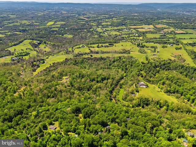 12707 FURNACE MOUNTAIN RD, Lovettsville, VA 20180