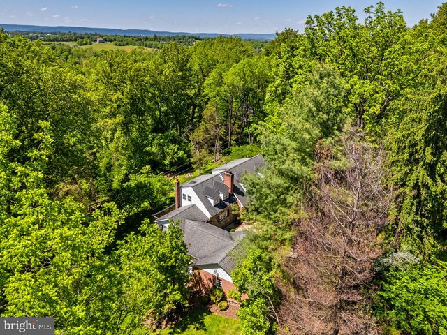 12707 FURNACE MOUNTAIN RD, Lovettsville, VA 20180