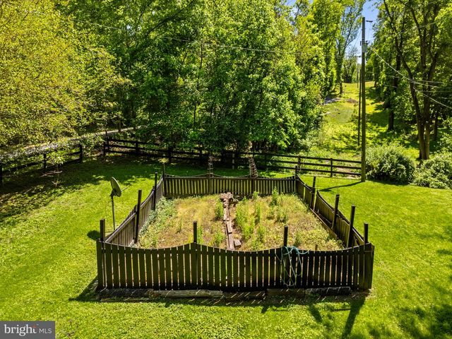 12707 FURNACE MOUNTAIN RD, Lovettsville, VA 20180