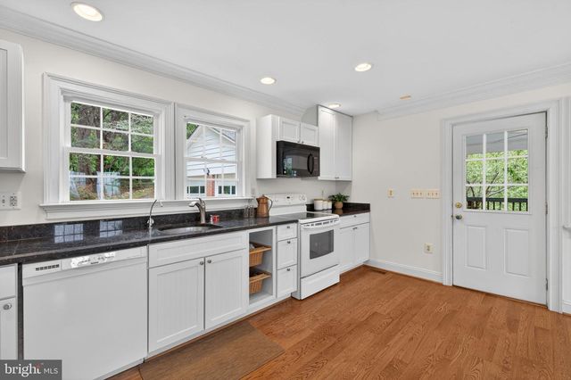 12707 FURNACE MOUNTAIN RD, Lovettsville, VA 20180