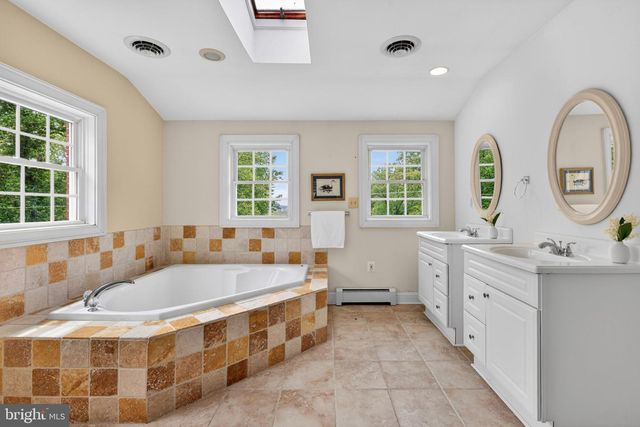 12707 FURNACE MOUNTAIN RD, Lovettsville, VA 20180