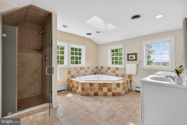 12707 FURNACE MOUNTAIN RD, Lovettsville, VA 20180
