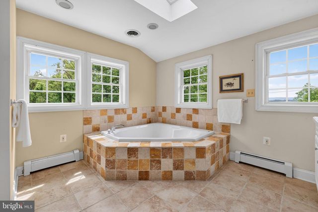 12707 FURNACE MOUNTAIN RD, Lovettsville, VA 20180