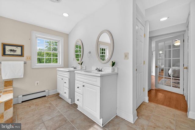 12707 FURNACE MOUNTAIN RD, Lovettsville, VA 20180