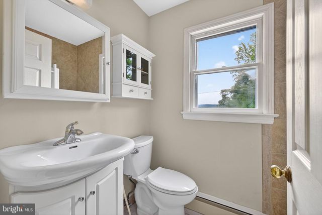 12707 FURNACE MOUNTAIN RD, Lovettsville, VA 20180