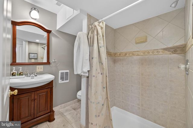 12707 FURNACE MOUNTAIN RD, Lovettsville, VA 20180