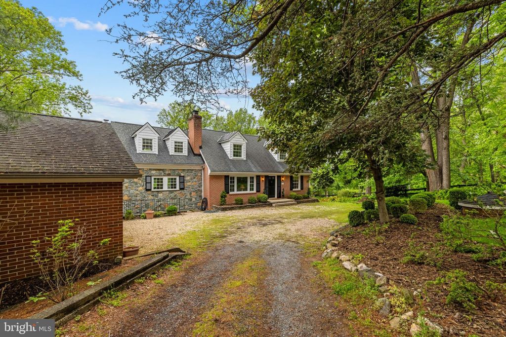 12707 FURNACE MOUNTAIN RD, Lovettsville, VA 20180