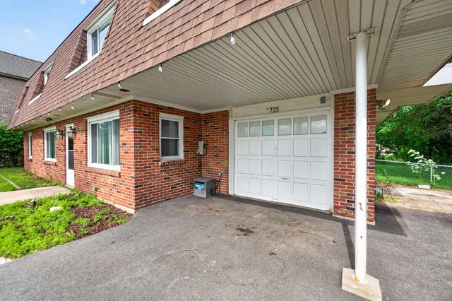 725 7th Avenue, Addison, IL 60101