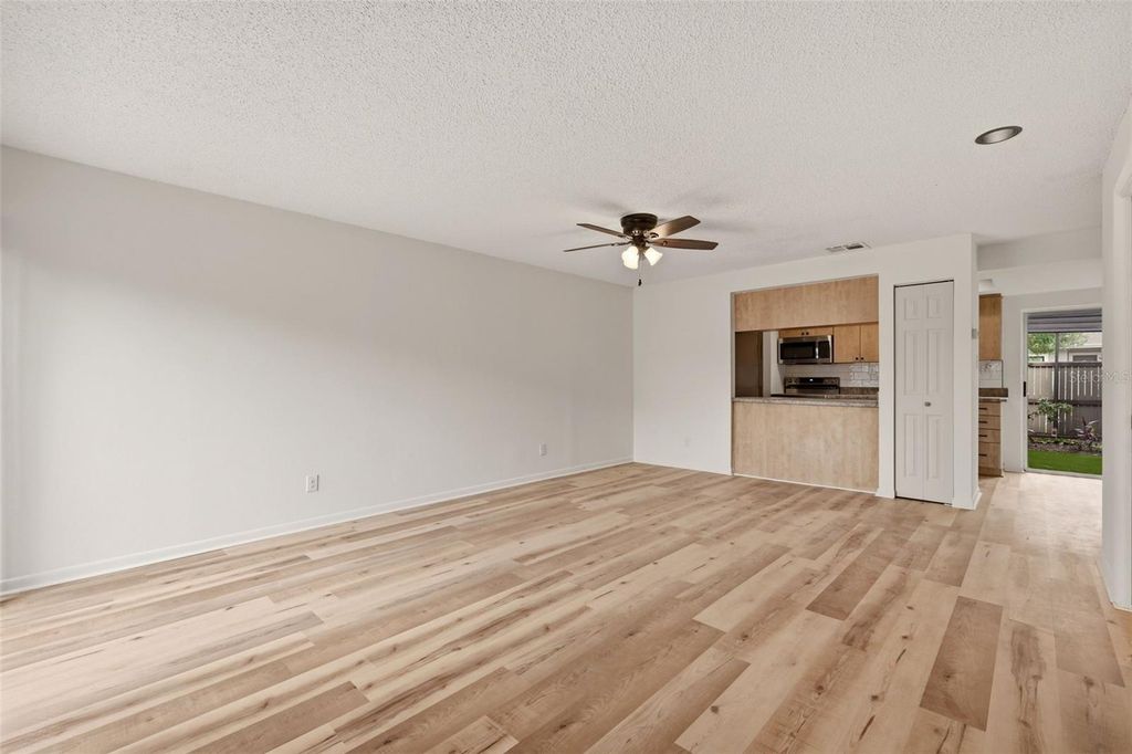 Image 5 of property listing at 7906 TANGERINE DRIVE, Tampa, FL 33637