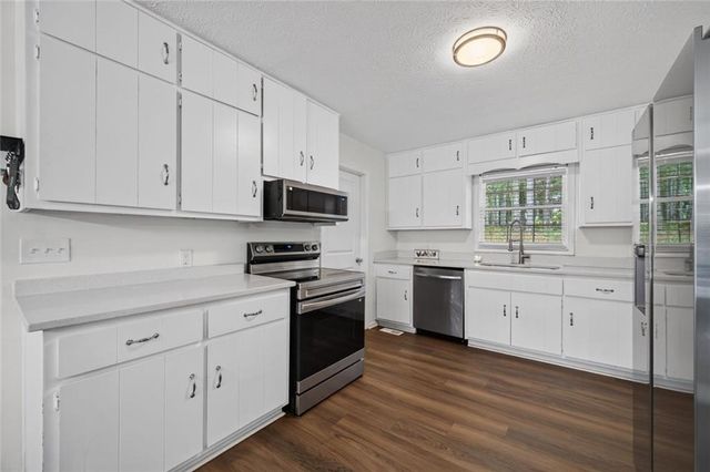 3760 Sunny Hill Drive, Loganville, GA 30052