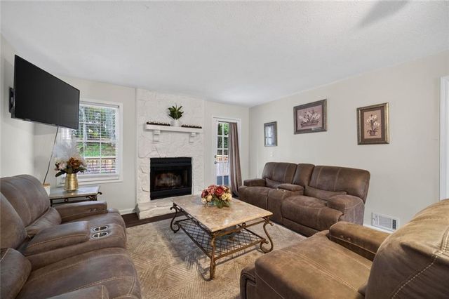 3760 Sunny Hill Drive, Loganville, GA 30052