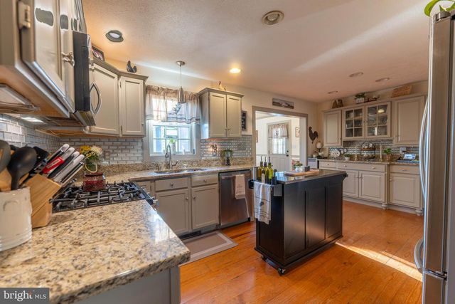 13729 CROSS ROADS AVE, Felton, PA 17322