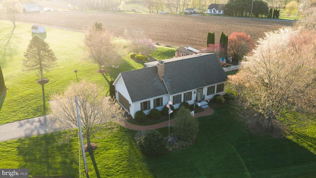 13729 CROSS ROADS AVE, Felton, PA 17322