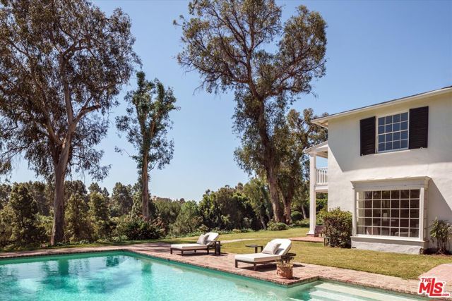 10810 Ambazac Way, Los Angeles, CA 90077