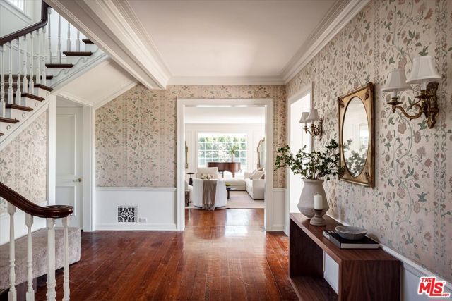 10810 Ambazac Way, Los Angeles, CA 90077