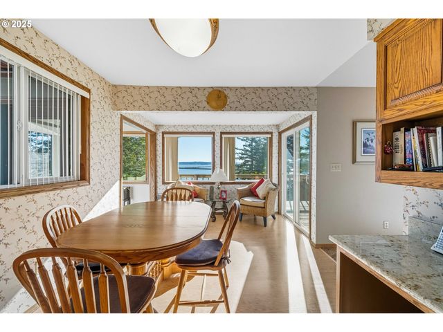 93446 OSPREY Ln, North Bend, OR 97459