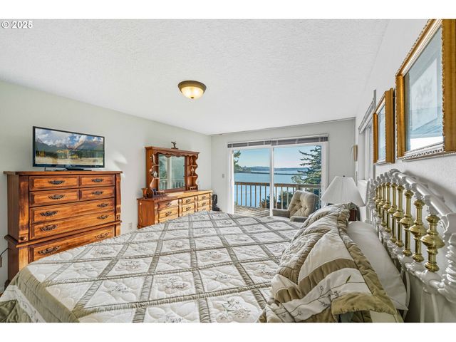 93446 OSPREY Ln, North Bend, OR 97459