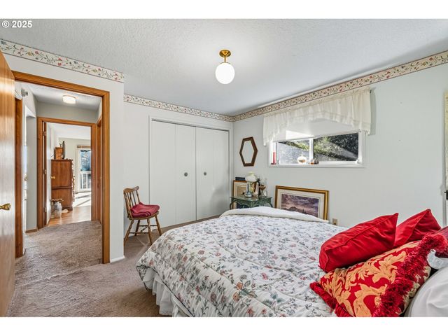 93446 OSPREY Ln, North Bend, OR 97459