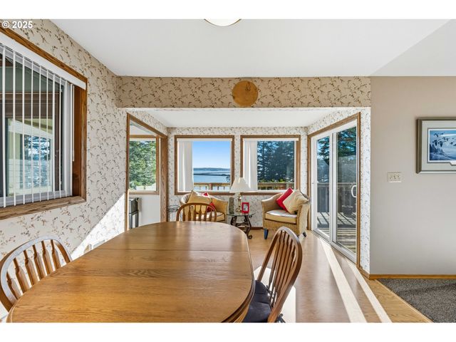 93446 OSPREY Ln, North Bend, OR 97459