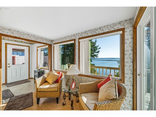 93446 OSPREY Ln, North Bend, OR 97459