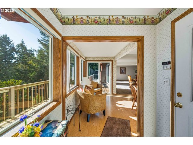 93446 OSPREY Ln, North Bend, OR 97459