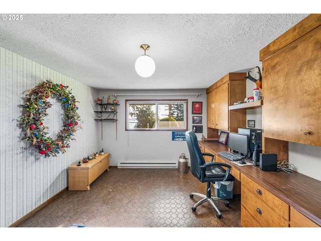 93446 OSPREY Ln, North Bend, OR 97459