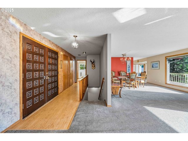 93446 OSPREY Ln, North Bend, OR 97459