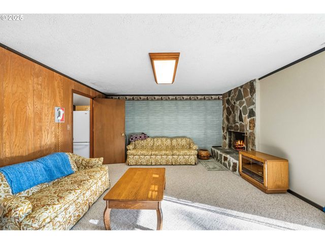 93446 OSPREY Ln, North Bend, OR 97459