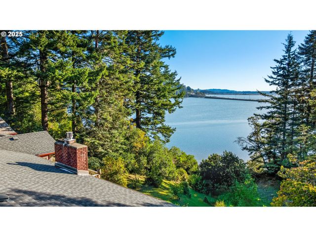 93446 OSPREY Ln, North Bend, OR 97459